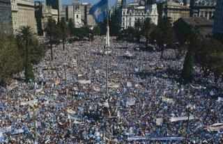 El Pueblo Argentino y sus banderas. A un mes de “Cambiemos”