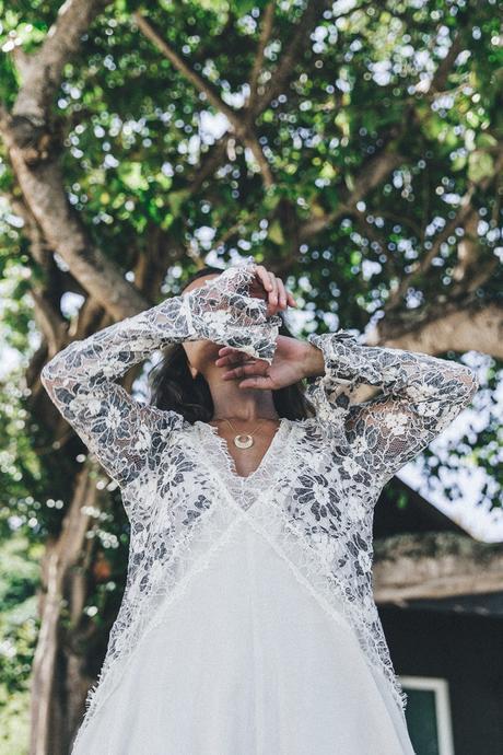 Lam_Tong_Beach-Thailand-Phi_Phi_ISland-Lace_Dress-Outfit-Beach-Summer_look-White_Dress-Tularosa-5