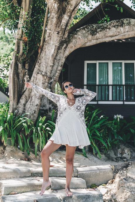 Lam_Tong_Beach-Thailand-Phi_Phi_ISland-Lace_Dress-Outfit-Beach-Summer_look-White_Dress-Tularosa-23