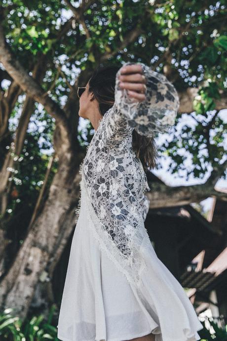 Lam_Tong_Beach-Thailand-Phi_Phi_ISland-Lace_Dress-Outfit-Beach-Summer_look-White_Dress-Tularosa-11