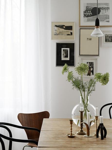 candelabros en la mesa