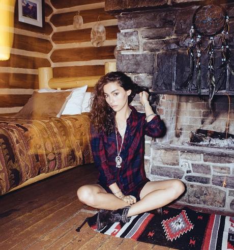 TREND SHOPPING; PLAID SHIRT.-