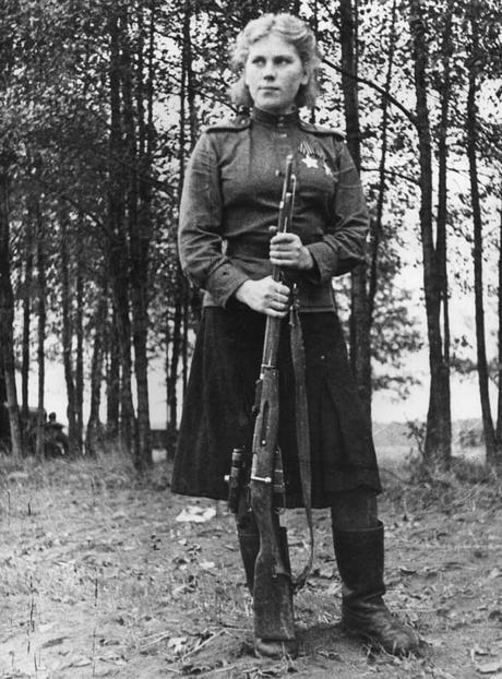 World War II sniper Roza Shanina with her rifle 1944. Photo by A. N. Fridlyanski
