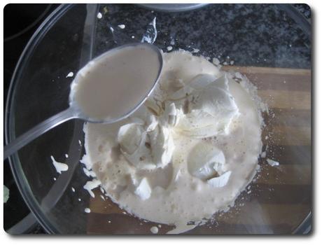 Le añadimos a la mezcla anterior unas 4 cucharadas de capuchino en mi caso.