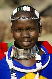 La  tribu sudafricana Ndebele.
