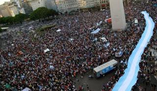 Macri tuvo su primera Plaza llena en contra [+ video]