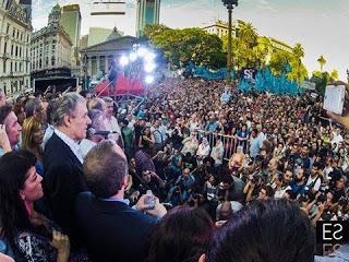 Macri tuvo su primera Plaza llena en contra [+ video]