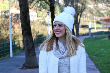 Outfit sportychic de invierno con gorro