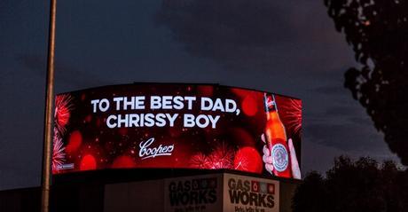 Una marca de cerveza cede sus vallas para que los consumidores lancen sus propios mensajes