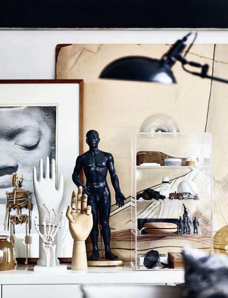 decoracion con manos de madera