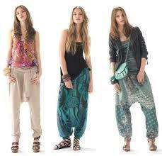 https://fashionsweekend.wordpress.com/2010/08/10/pantalones-harem-de-la-calle-a-la-pasarela/