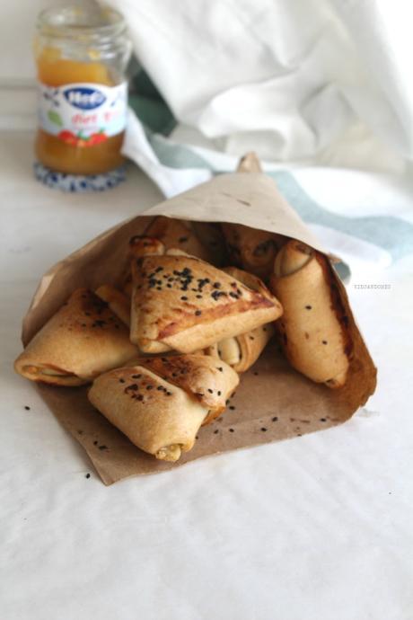 Samosas de mermelada . requesón y nueces