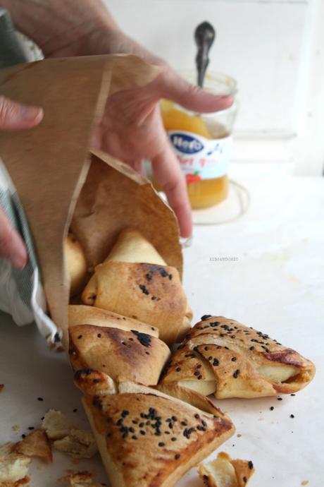 Samosas de mermelada . requesón y nueces