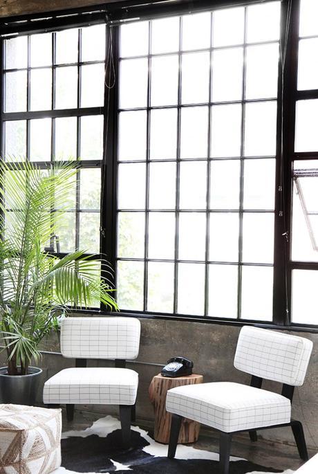 Un depa alegre y moderno en blanco y negro Happy, colorful apartment in black and white / Departamento alegre y moderno en blanco y negro // casahaus.net
