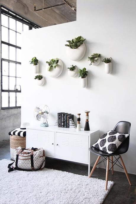 Un depa alegre y moderno en blanco y negro Happy, colorful apartment in black and white / Departamento alegre y moderno en blanco y negro // casahaus.net