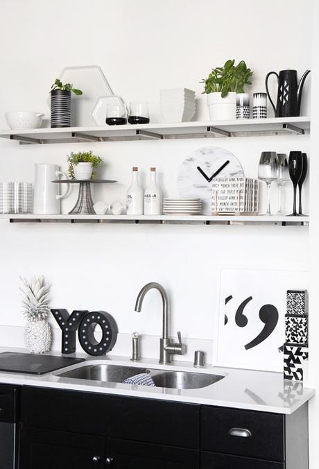 Un depa alegre y moderno en blanco y negro Happy, colorful apartment in black and white / Departamento alegre y moderno en blanco y negro // casahaus.net