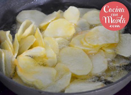 patatas con tomate frito, receta casera, fácil, rápida, sencilla, Cocina con Marta, comida estudiantes, niños