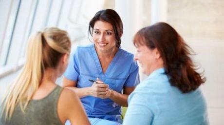 Lo que las adolescentes deben esperar de su primera visita al ginecólogo