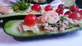 Barquillos de pepinos rellenos