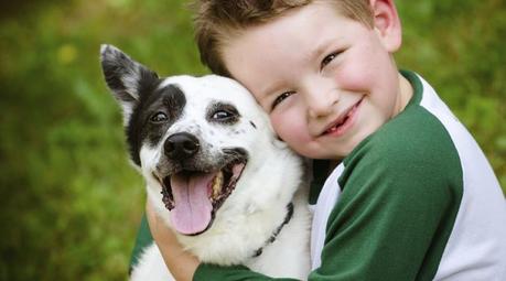 Los niños que crecen en compañía de un perro tienden a tener más autoestima y menos alergias