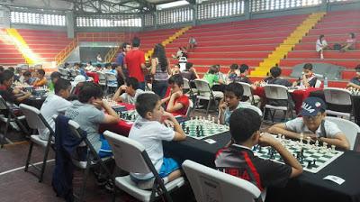 Sábado de ajedrez infantil en el Monserrat rondas 5 y 6.