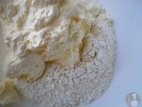 Pastel de manzana al estilo de Suabia. Elaboración de la masa base Pastel de manzana al estilo de Suabia. Elaboración de la masa base