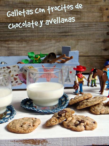 GALLETAS CON TROCITOS DE CHOCOLATE Y AVELLANAS