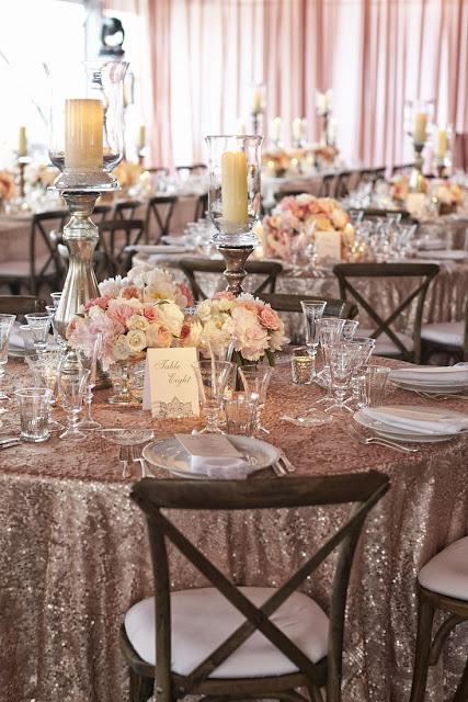 Decora las mesas del convite de tu boda en rosa - Foto: www.insideweddings.com