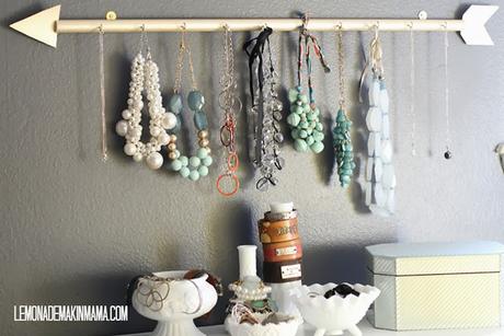 Hazte un colgador de collares y pendientes DIY como este handmade!