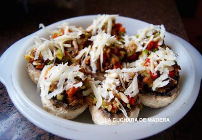 CHAMPIÑONES RELLENOS DE VERDURAS Y QUINOA