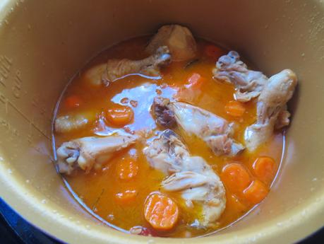 Pollo a la buena mujer olla GM