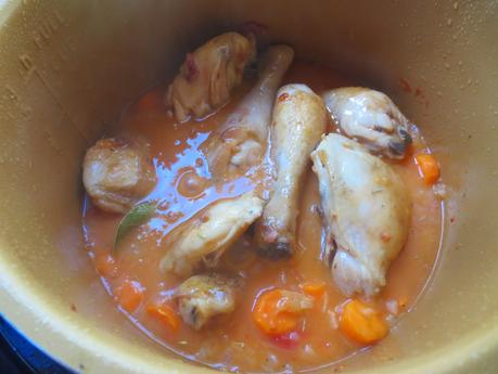 Pollo a la buena mujer olla GM