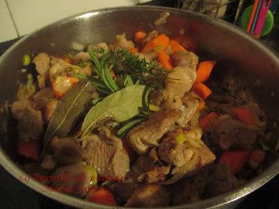 Pavo a las finas hierbas