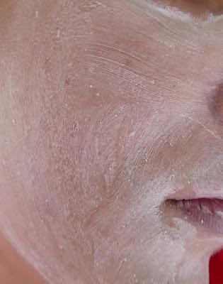 Exfoliante de arcilla blanca con aloe vera para piel grasa y mixta de Cattier