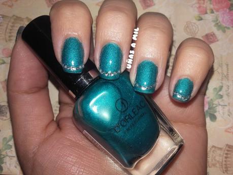 diseño_uñas_nail_art_sencillo_verde_plateado_perlas_dorleac