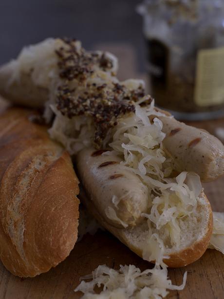 BRATWURSTS CERVECERAS CON CHUCRUT BRATWURSTS CERVECERAS CON CHUCRUT