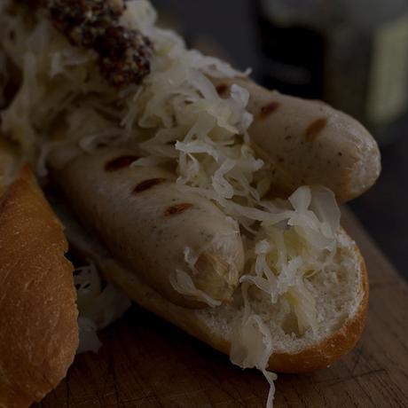 BRATWURSTS CERVECERAS CON CHUCRUT BRATWURSTS CERVECERAS CON CHUCRUT