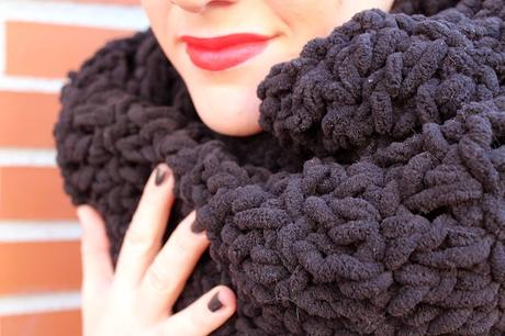 BUFANDA DE GANCHILLO NEGRA