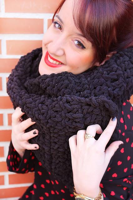 BUFANDA DE GANCHILLO NEGRA
