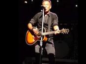 Bruce Springsteen honra Glenn Frey versionando 'Take easy' Eagles