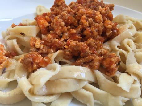 PASTA FRESCA CASERA CON CARNE PICADA Y TOMATE.- UN DESAFÍO RÁPIDO, FÁCIL Y RIQUÍSIMO