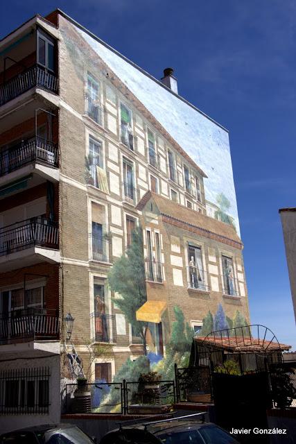 10 Increíbles Trampantojos y murales en Navalcarnero por Alberto Pirrongelli