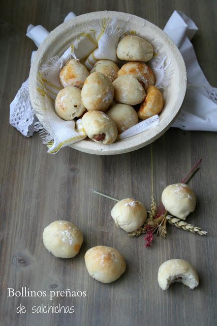 bollinos preñaos, salchichas