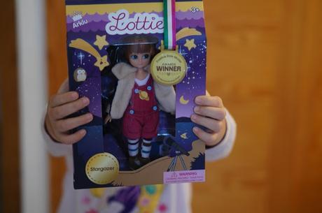 La muñeca con cuerpo de niña que está desbancando a Barbie, ¡por fin!