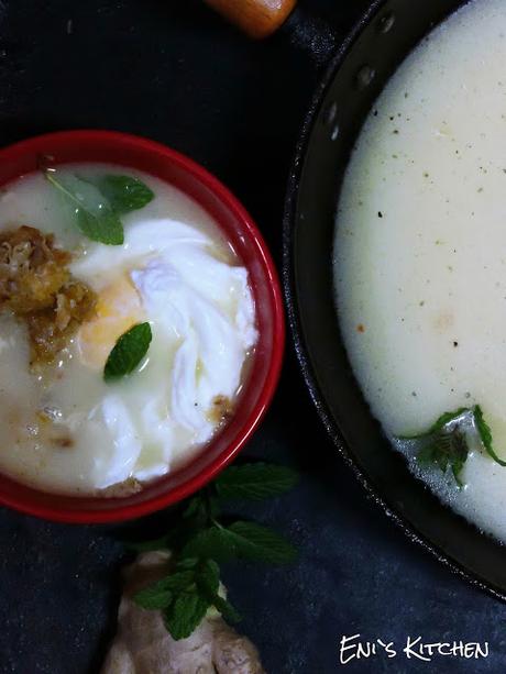 Sopa de arroz con pollo crujiente y huevo pochado  - aromas orientales Japón