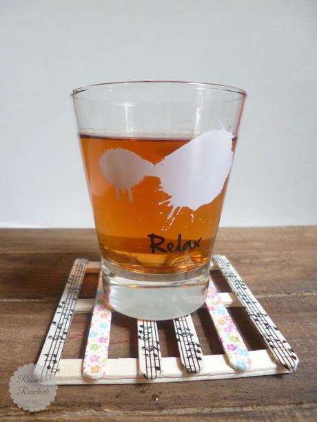 Con 12 palitos de helado Con 12 palitos de helado