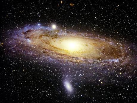 LOS PALOS DE CIEGO DE LOS ASTRÓNOMOS  Los estudiosos de la Astronomía tienen muy difícil su trabajo, pues han de observar desde distancias inimaginables; por eso, sacar conclusiones con tan malas condiciones de estudio se antoja algo así como dar palos...