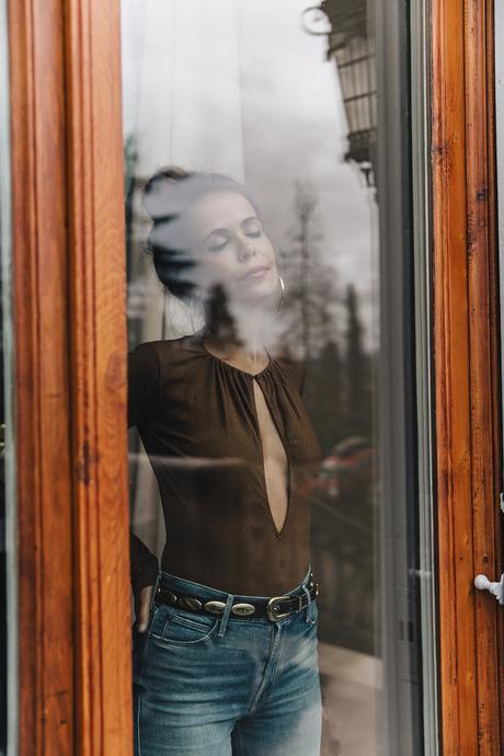 Luisa_Via_Roma-Firenze_For_Ever-Camel_Body-Reformation-Mother_Jeans-Snake_Boots-Hoop_Earrings-Outfit-Collage_Vintage-Florence-Villa_Cora_Hotel-106