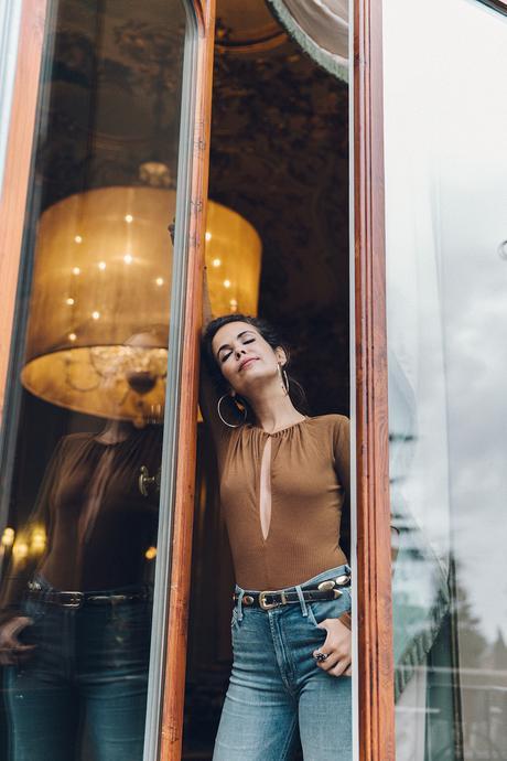 Luisa_Via_Roma-Firenze_For_Ever-Camel_Body-Reformation-Mother_Jeans-Snake_Boots-Hoop_Earrings-Outfit-Collage_Vintage-Florence-Villa_Cora_Hotel-83