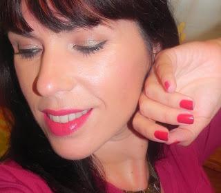 Cherry's love: Look, manicura y outfit en tonos cereza